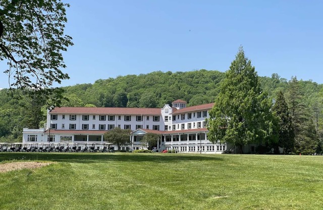 Picturesque Escape | Perfect for Golf Enthusiasts & Outdoor Nature Lovers