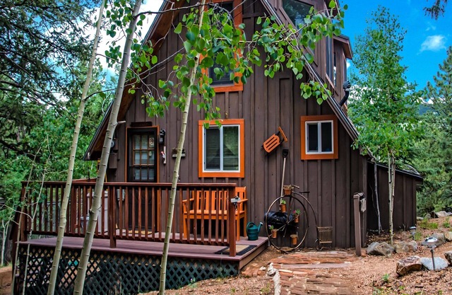 Pikes Peak Country, Fall Foliage, 4+Acres, Mountain Views, Wildlife, Free WiFi