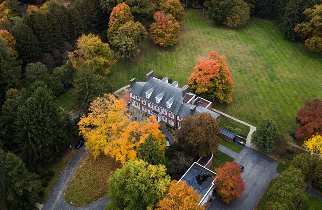 Pine Lakes Club Mansion. 12,000 Sq Ft Sleeps 20, 10 Bathrooms