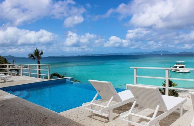 Pink House Villas - Beautiful Oceanfront House