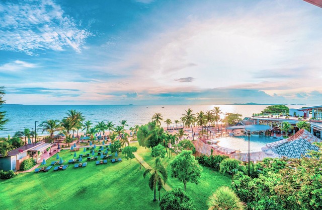 Pinnacle Grand Jomtien Resort and Beach Club