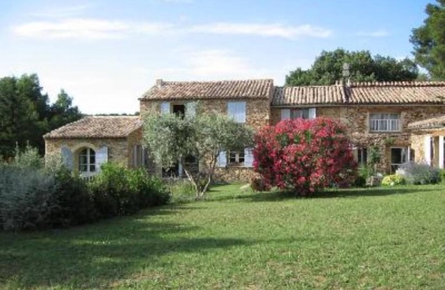 Piolenc: Exceptional Grand Mas Provençal on a hillside on the edge of a forest