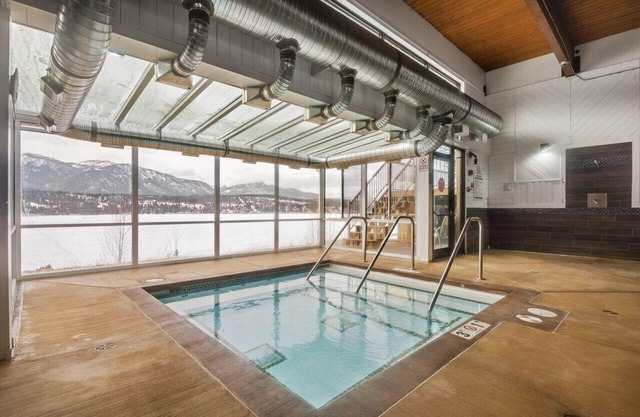 ⭐Plush⭐| Indoor Pool | Hot Tub | Beach | Tennis