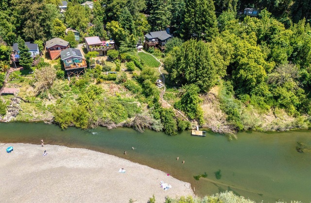 Point of View-Private Dock! STUNNING & New EPIC Home! Hot Tub, Pups, WiFi