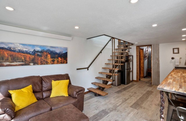 Ponderosa Mtn. Suite - Hiking, Rustic Charm