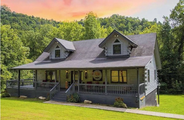 Pool - Fire Pit - RV Parking - Family Friendly