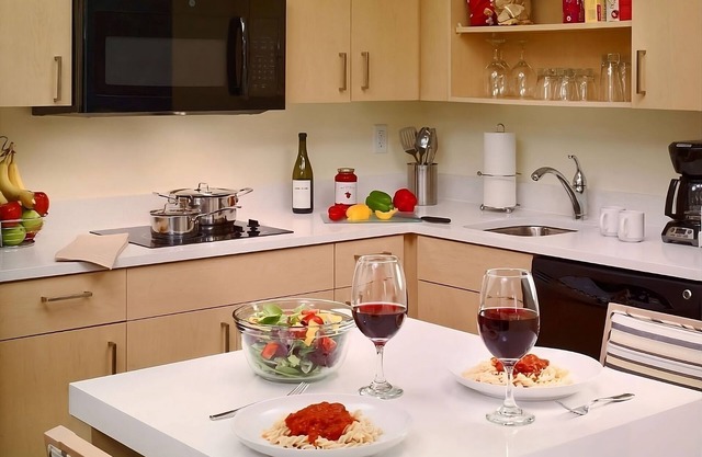Prime Location! Stay in Princeton! Enjoy Outdoor Pool and Free Breakfast!