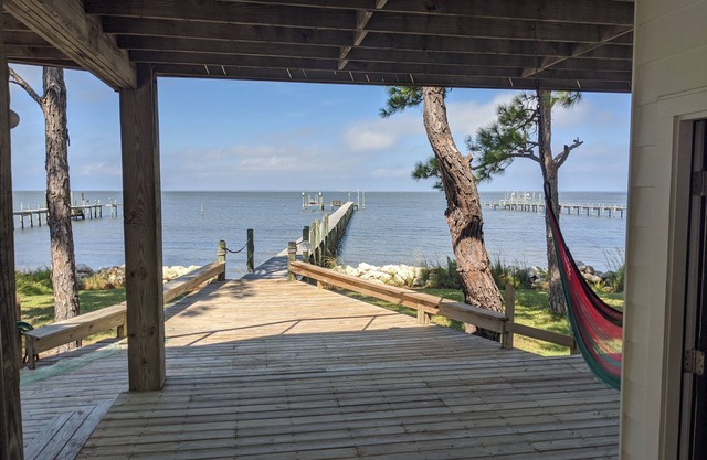 Private Bayfront Apartment with King bed and Awesome View