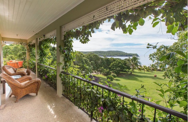 Private Beachfront garden villa with Pickleball court - Coquina