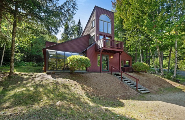 Private & dog-friendly home w/balcony, deck - in the White Mountains