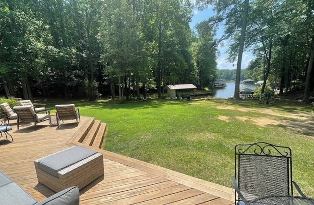 Private Lakefront Retreat, Centrally Located, Quiet Cove, Private Dock & Launch