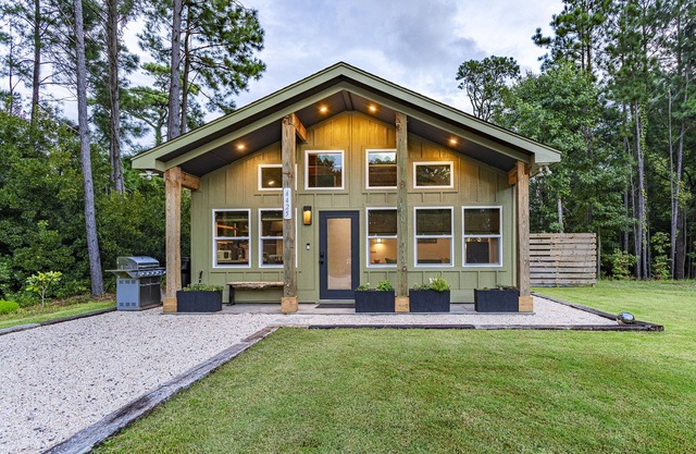 Private Small House at Kitty Hawk Reserve, OBX! Hot Tub & Beach included!