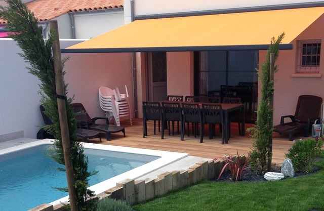 Private swimming pool at 29°C - La Maison de Pomone