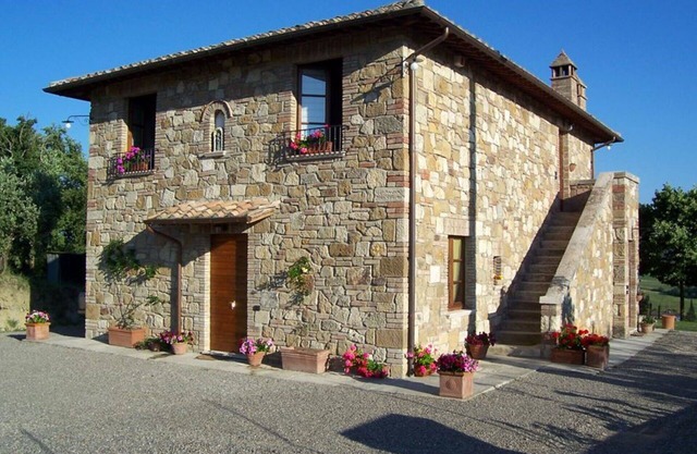 Private Villa with WIFI, A/C, private pool, TV, patio, panoramic view, close to Montepulciano