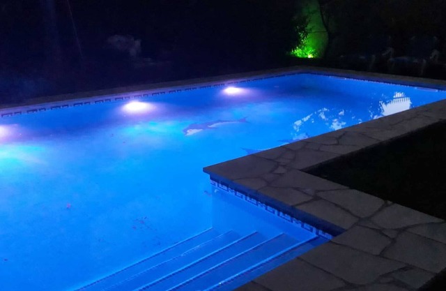 Private villa with jacuzzi in Guaro