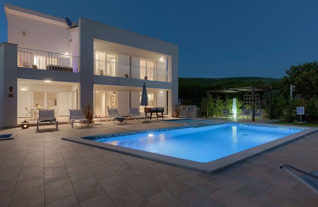 Private Villa with WIFI, A/C, private pool, hot tub, TV, terrace, pets allowed, panoramic view