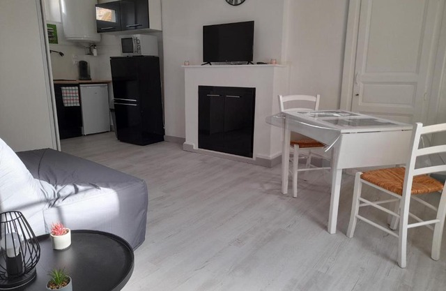 Promo Studio Wi-Fi à Courseulles-sur-Mer au 1er étage
