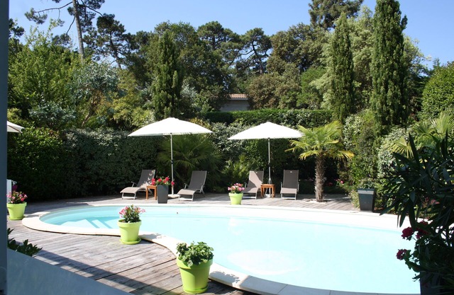 Pyla Sur Mer: Luxury heated pool villa, 5 bedrooms near the beaches