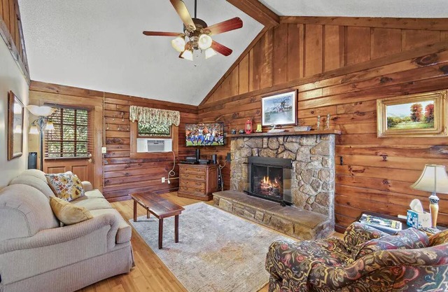 Quiet Cabin in the High Country and Hot Tub