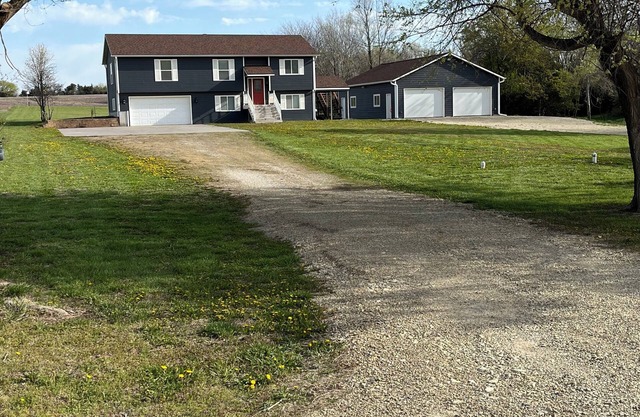 Quiet rural neighborhood near Milford Lake