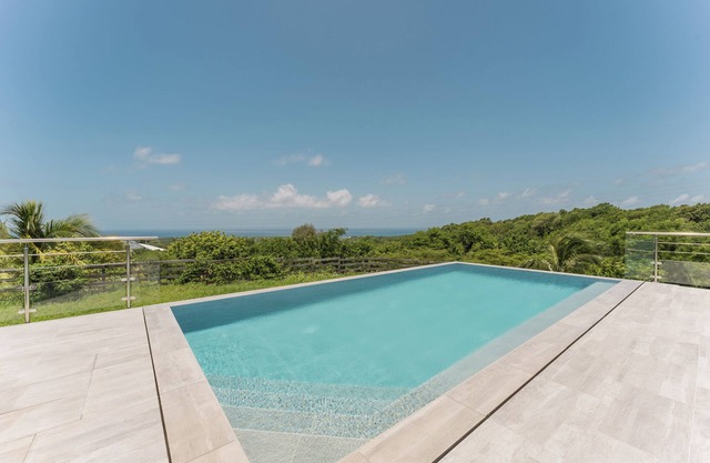 Quiet villa with pool, jacuzzi, sea view, for 8pers