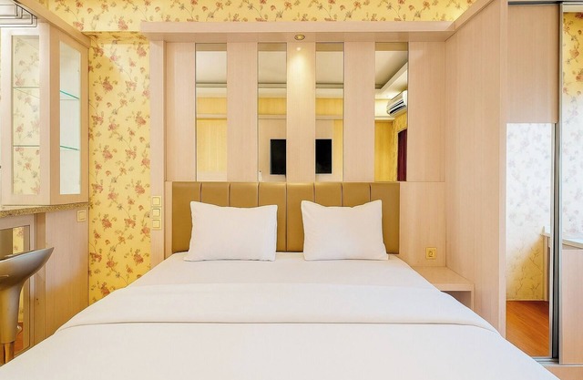 Quintessa Room at Candiland Apartement
