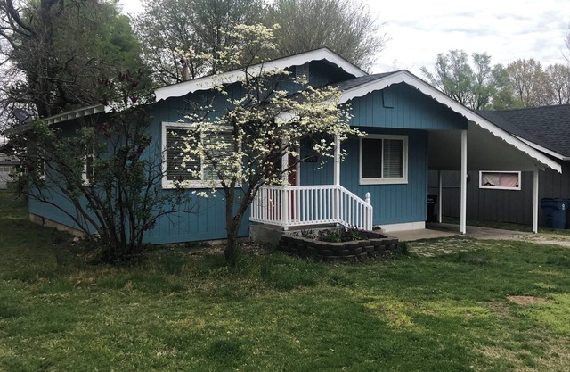Rare find! 2-bedroom house with convenient location