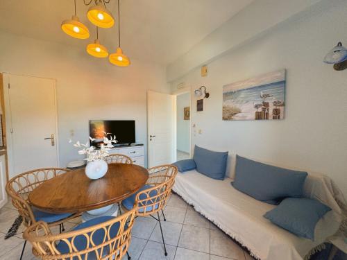 Reginas Studios & Apartments- Fiscardo view apartment