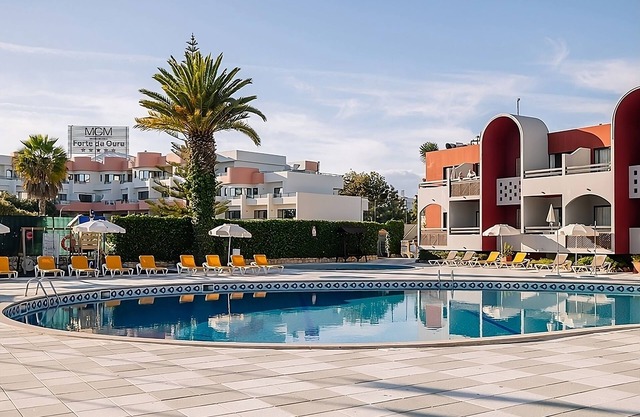 Relax and Unwind! Full Kitchen, 2 Swimming Pools, Stay Close to Oura Beach!