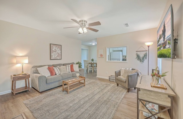 Relax Near Downtown Charleston and Beaches