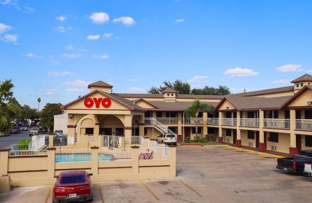Relaxing Unit Near Downtown - Pool, Pet Friendly With Free Parking