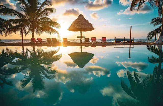 Relaxing Villa w/Private Balconies, Full Kitchen, & Beach Views