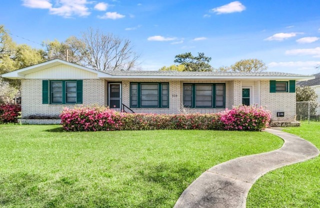 RETRO RETREAT - Perfect Get Away In Washington, La with WiFi, AC & MORE