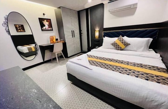 Rich Hotel