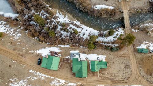 Riverfront Cabin W Pool Access & Bbq