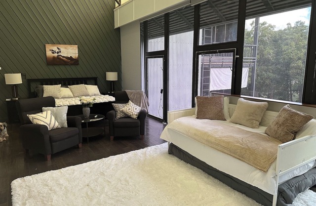 Riverfront estate in Seguin, perfect for midweek or weekend getaway.