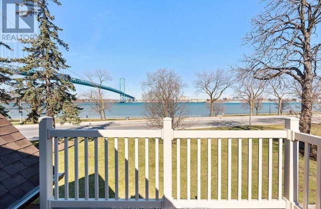 RIVERSIDE RESORT! A COZY WATERFRONT PARADISE