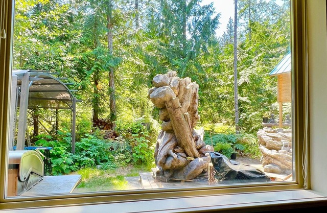 Riverside Suite & Waterfall Retreat