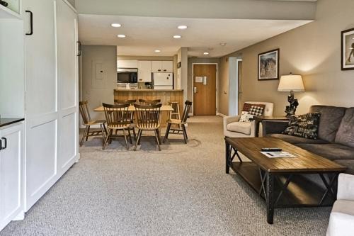 Riverview Condo at Rivergreen