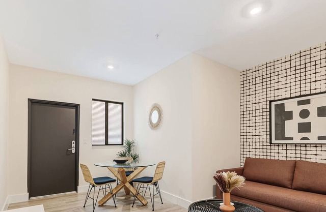 Roami at The Palace | 2 Bedroom | King