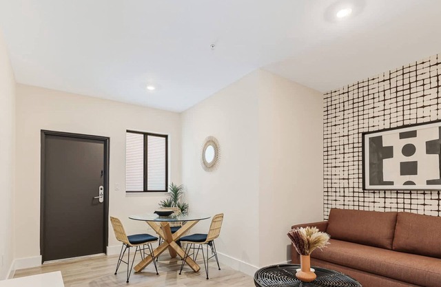 Roami at The Palace | 2 Bedroom | King