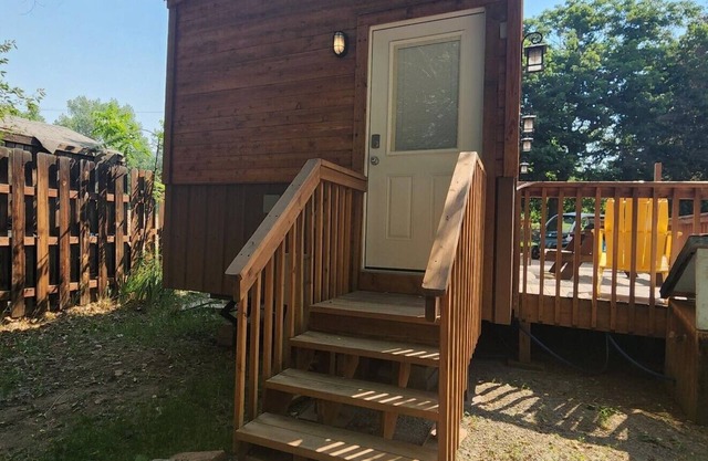 Rocky Mountain Bunkhouse – A Cozy, Riverside Escape in Lyons, CO