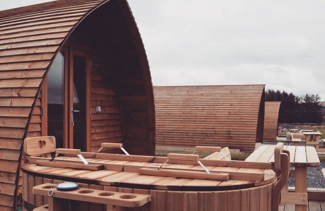 Romantic Cosy Glamping Cabin With Luv Tub