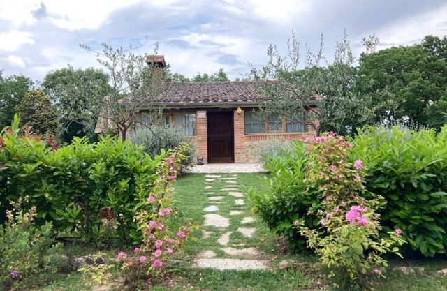 Romantic Cottage furnished in country style in the hills of Tuscany.