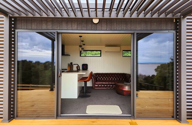 Romantic Lakeside Cabin. 1 Hour from Auckland CBD. 728a Waikare Rd Te Kauwhata.