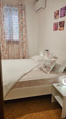 Room Kris with private entrance & private bathroom