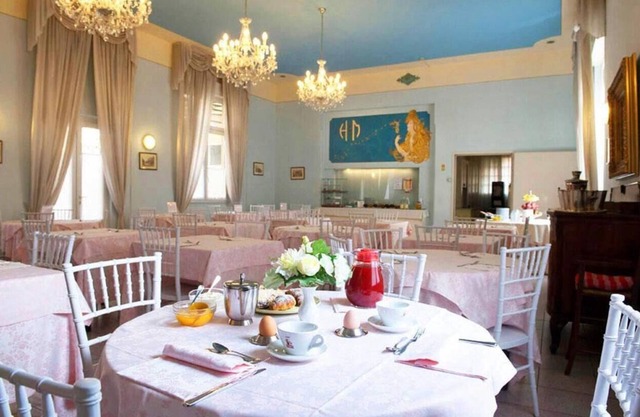 Room-viareggio Rooms Facing the sea