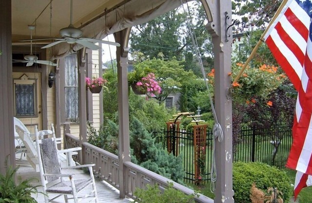 Roussell's Garden Bed & Breakfast