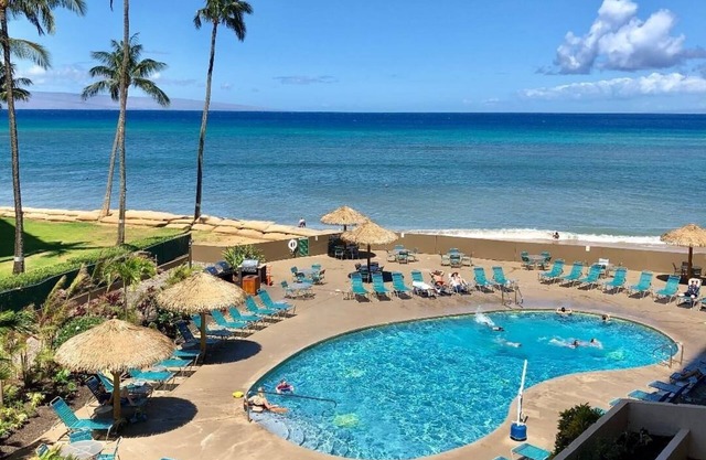 Royal Kahana 318 Studio Bedroom Condo by RedAwning