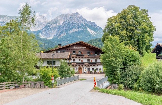 Rustic Tyrolean guesthouse only 300m to ski lift
